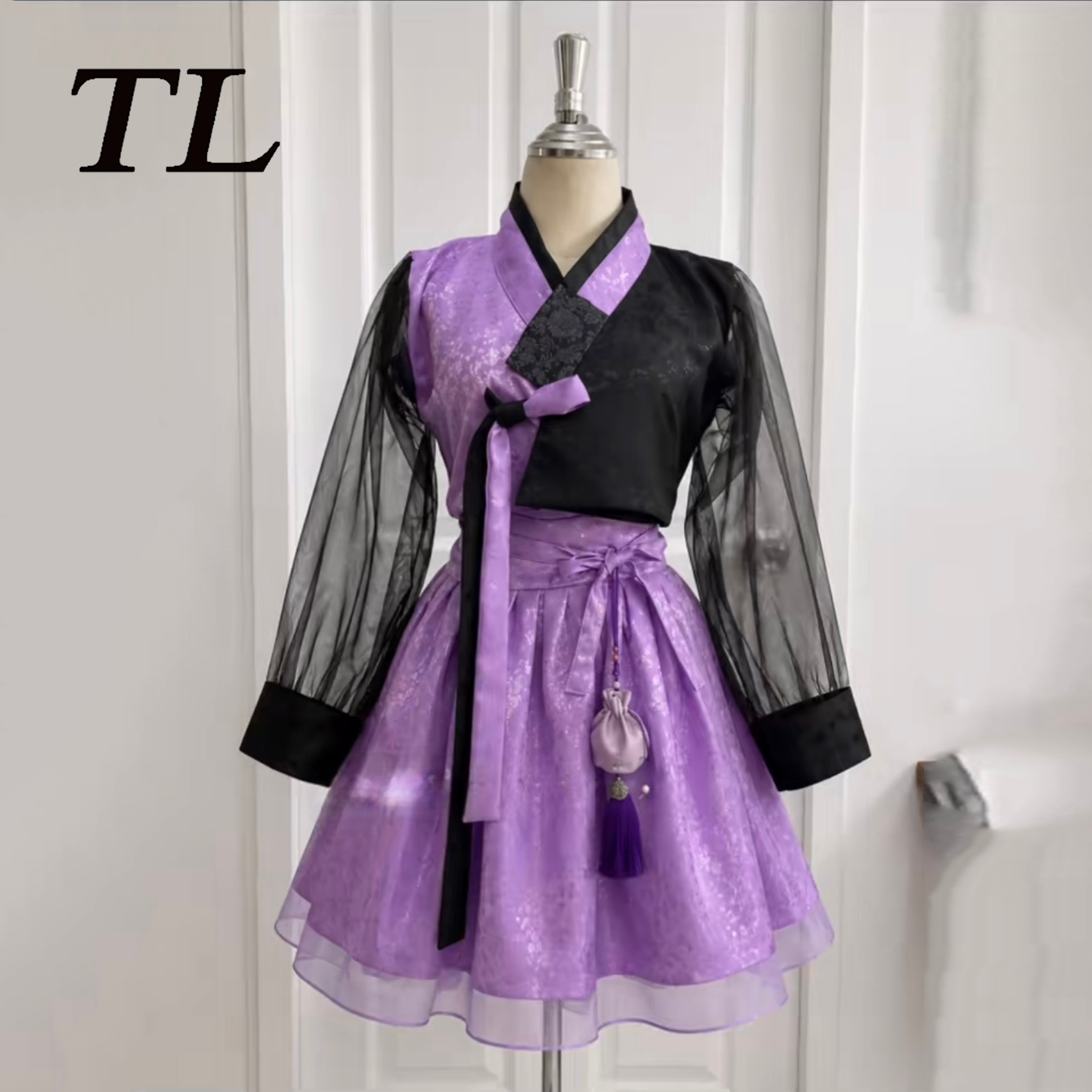 Hanbok Modern Set - ชุดเดรสงานพรอมสไตล์ฮันบกโมเดิร์นสีม่วงและดำ TL Concert ชุดมินิเซ็ตเสื้อครอปแขนยาว 2 ชิ้น